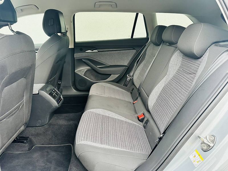Škoda Superb Combi Selection 2,0TDI 110kW D - fotka 7 z 34