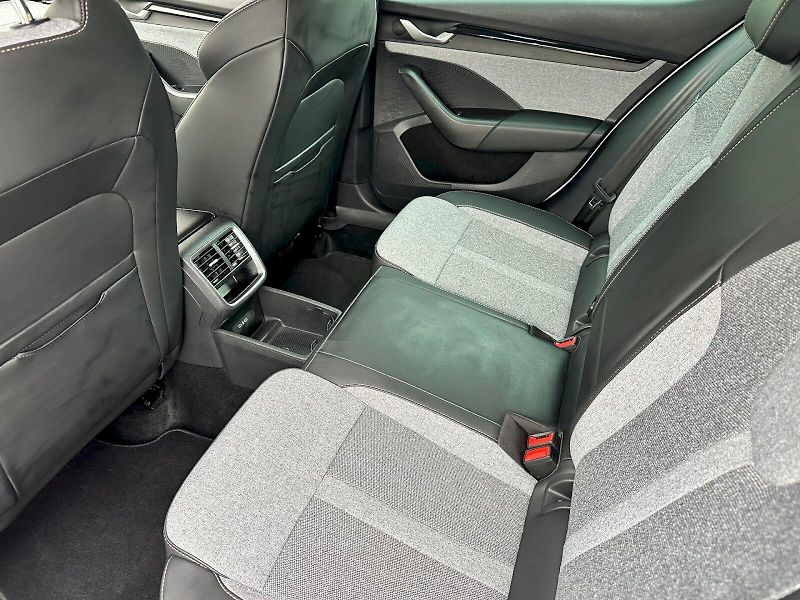 Škoda Octavia (2024) 1.5 TSI 110kW MHEV Top Selecti - fotka 21 z 26