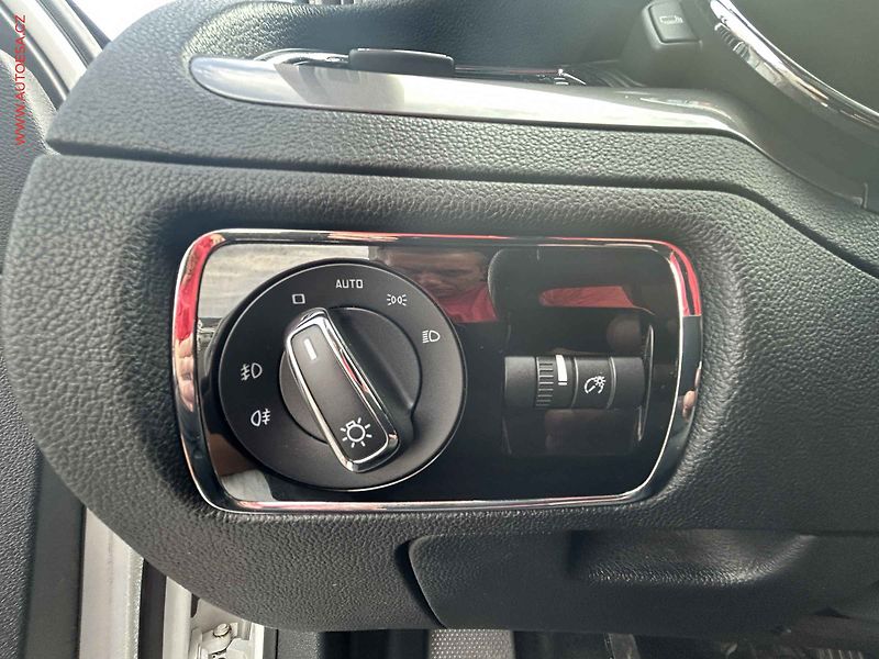 Škoda Superb (2014) 2.0 TDi, ČR, Bixen, autoAC - fotka 13 z 16