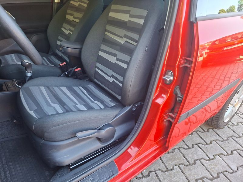Škoda Fabia (2010) 1.2i 51kW -NEHAV.-SERVISOVÁNO! - fotka 19 z 33