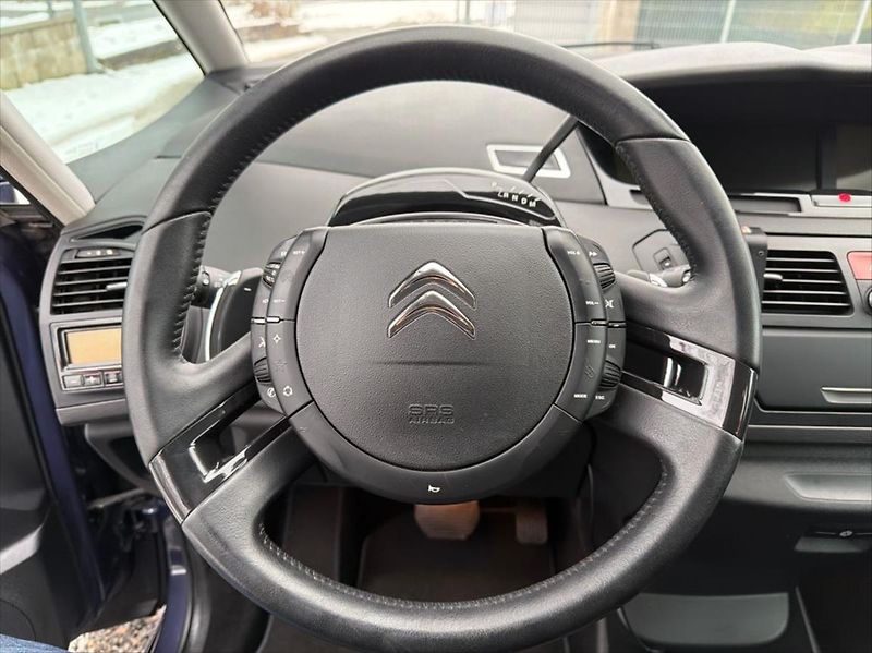 Citroën C4 Picasso 2,0 HDi 120 KW 7 míst DPH - fotka 15 z 26