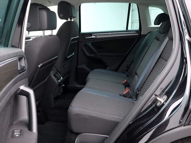 Volkswagen Tiguan 1,5 TSI 110kW LED Virtual Navi - fotka 14 z 39