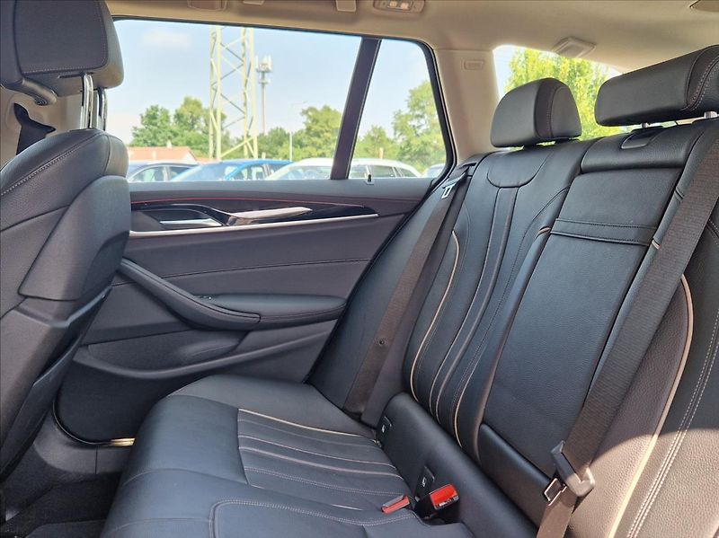 BMW Řada 5 3,0 530d TOURING KOMPLETVÝBAVA - fotka 17 z 46