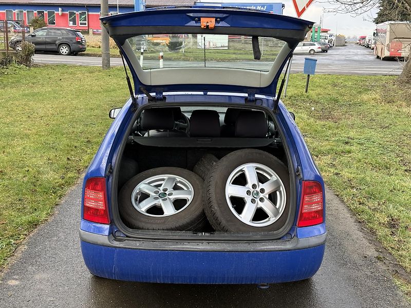 Škoda Octavia (2010) Combi Tour 1.9 TDi 74kw (2010) - fotka 12 z 14