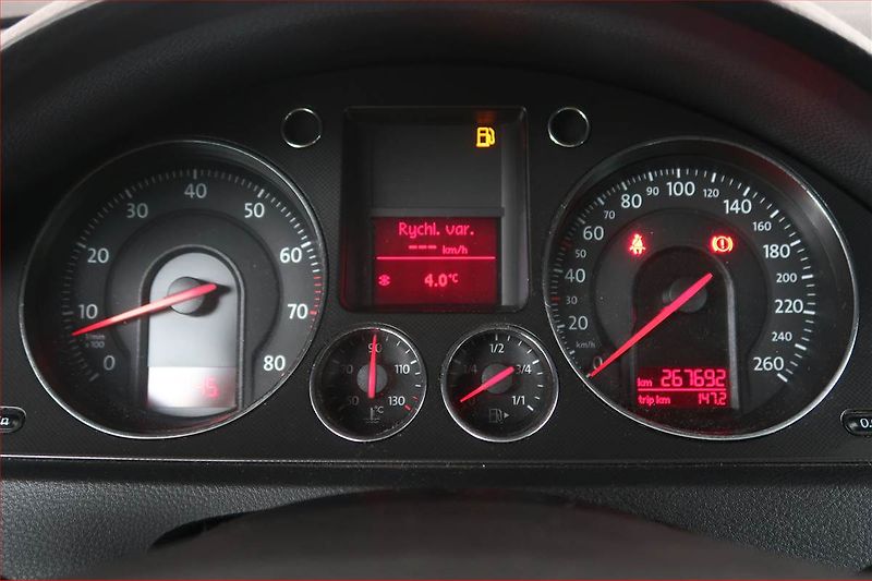 Volkswagen Passat (2007) 1.6 FSI, po STK, pěkný stav - fotka 10 z 13