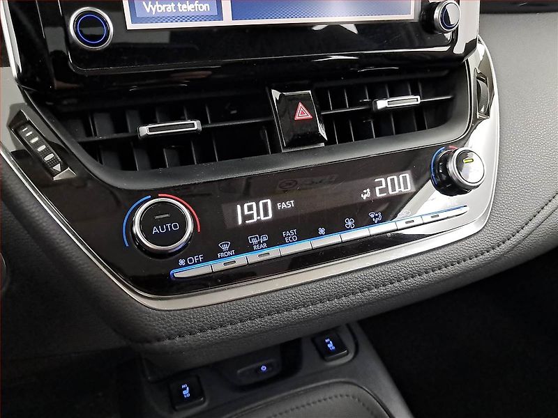 Toyota Corolla (2019) Executive 1.8 Hybrid, Automat - fotka 14 z 18