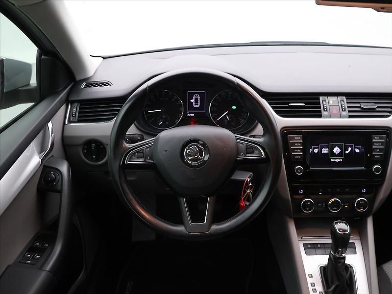 Škoda Octavia 2,0 TDI 110kW DSG Navi DPH - fotka 14 z 26