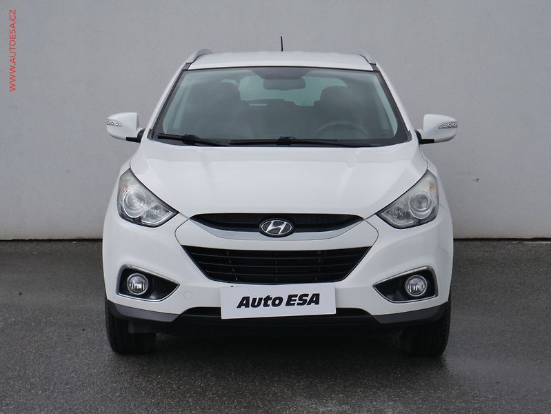 Hyundai ix35 (2012) 2.0 CRDi, ČR, AC, TZ, park - fotka 2 z 23