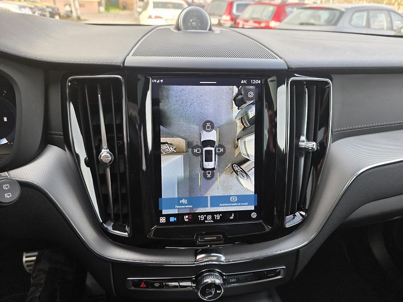 Volvo XC60 2.0 D R-Designe Bowers&Wilkins - fotka 33 z 34
