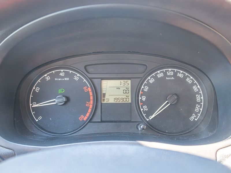 Škoda Fabia (2009) 1.2HTP 44KW – ESP - fotka 15 z 31