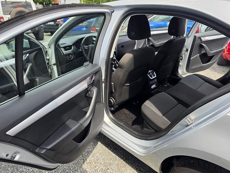 Škoda Octavia 1.6 TDI DSG  - fotka 9 z 20
