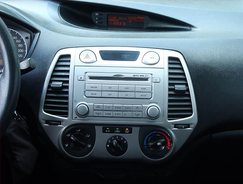 Hyundai i20 (2009) 1.2 - fotka 12 z 14