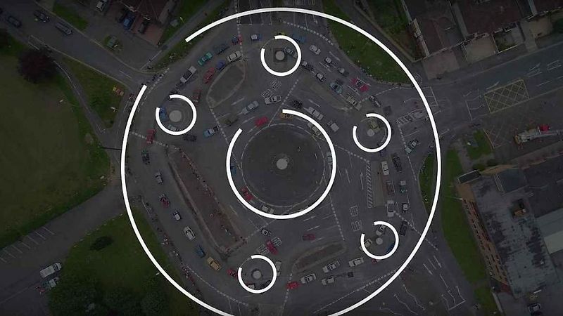 „Kouzelný kruhový objezd“ v anglickém městě Swindon.