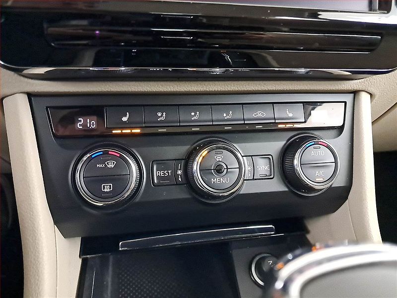 Škoda Superb (2016) 2.0 TDI, Automat, Kůže, Navi - fotka 19 z 24
