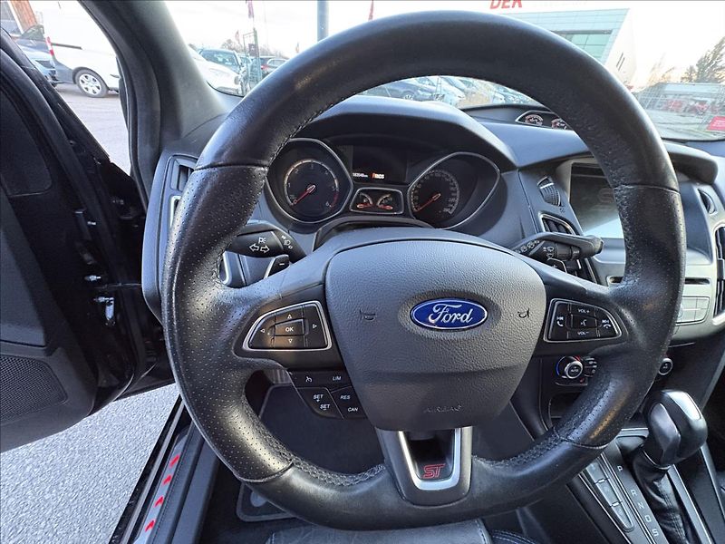 Ford Focus 2,0 TDCi ST 136kW Xen,Šíbr,Nav - fotka 7 z 46