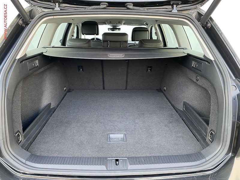 Volkswagen Passat (2020) 1.6 TDi, Elegance, DSG, LED - fotka 7 z 18