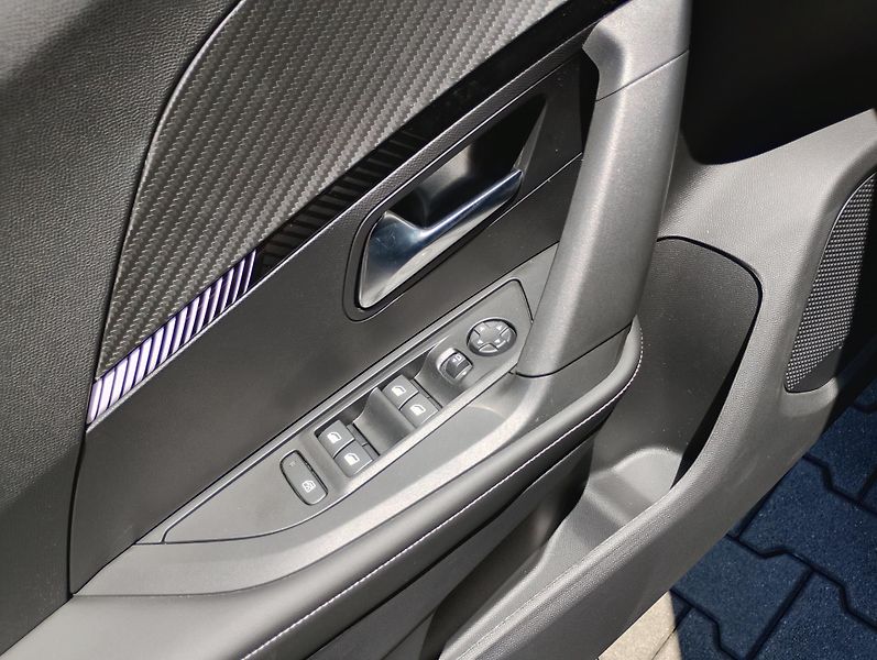 Peugeot 2008 (2026) ALLURE Hybrid 145 e-DCS6 - fotka 20 z 23