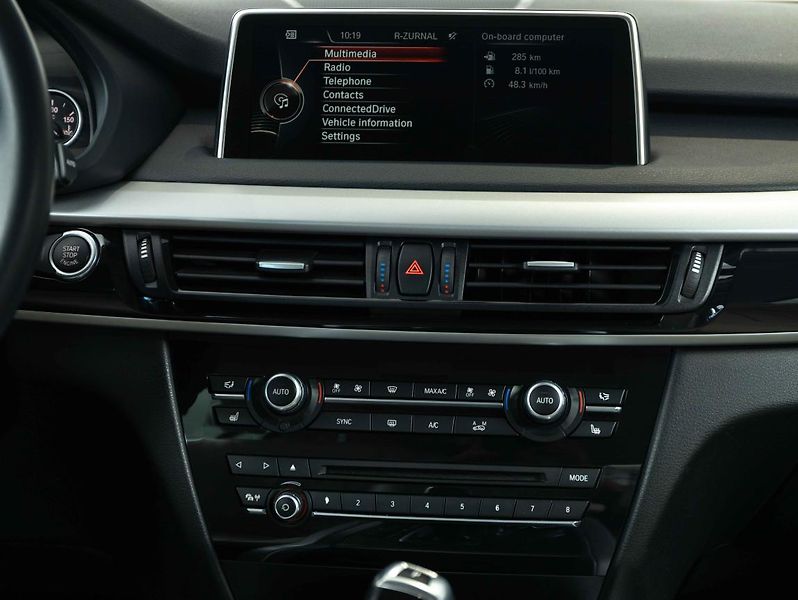 BMW X5 xDrive30d - fotka 14 z 22