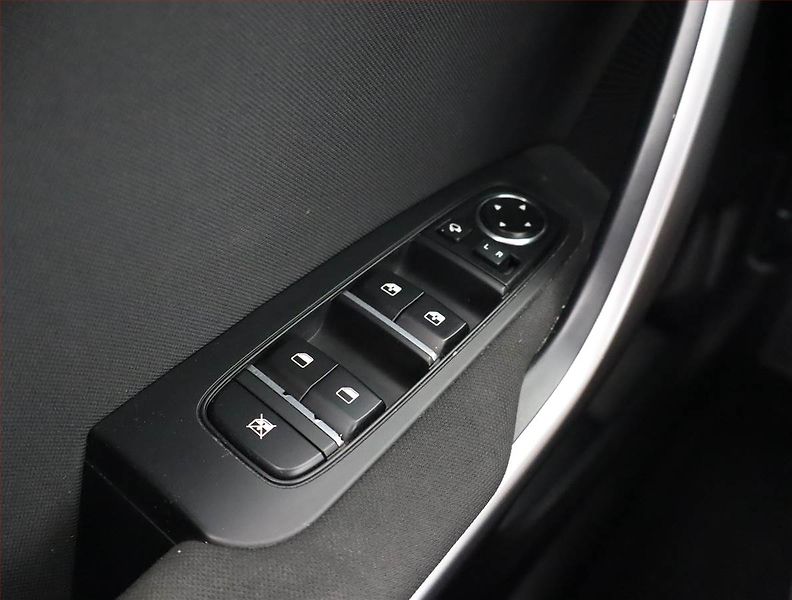 Kia Ceed (2019) 1.4 T-GDI, Serv.kniha, Xenony - fotka 15 z 22