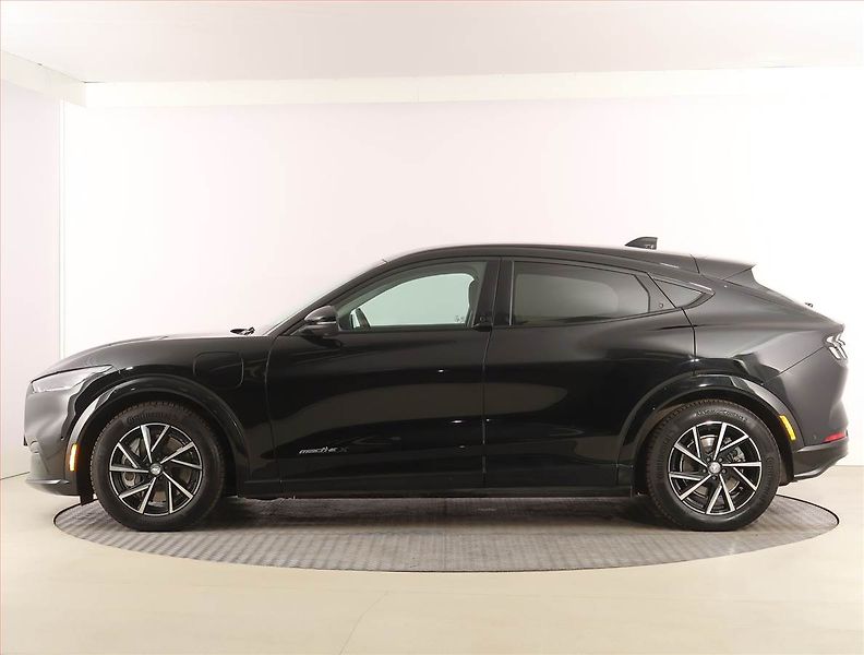 Ford Mustang Mach-E (2022) Extended Range RWD, SoH 93% - fotka 3 z 31