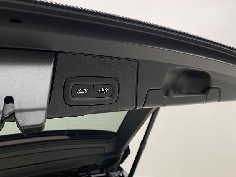 Volvo XC60 T8 AWD BLACK EDITION RECHARGE  - fotka 46 z 47