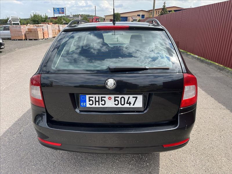Škoda Octavia 1,6 MPi KLIMA ROZVODY PNEU - fotka 7 z 36