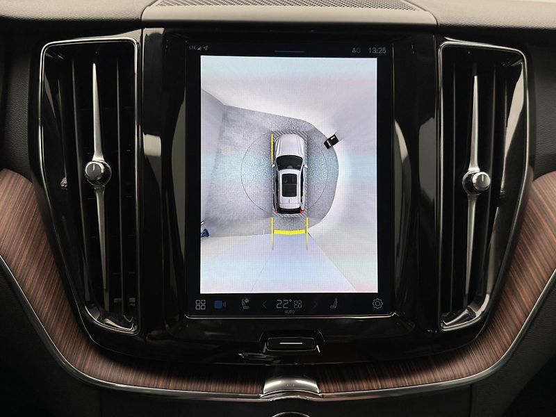 Volvo XC60 T8 AWD BRIGHT PLUS REZERVACE - fotka 45 z 48