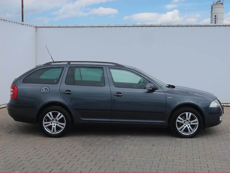 Škoda Octavia (2007) Laurin&Klement 2.0 TDI, 4X4 - fotka 6 z 14