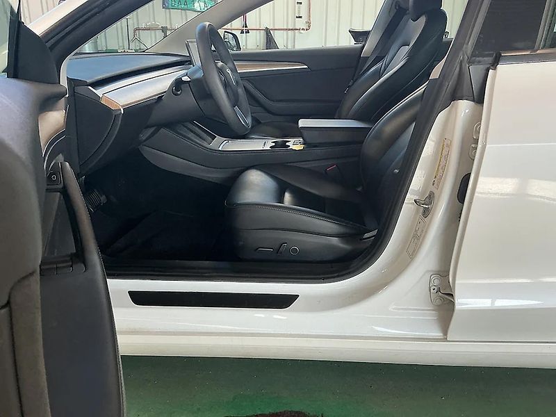 Tesla Model 3 (2021) Long Range AWD 82 kWh - fotka 6 z 6