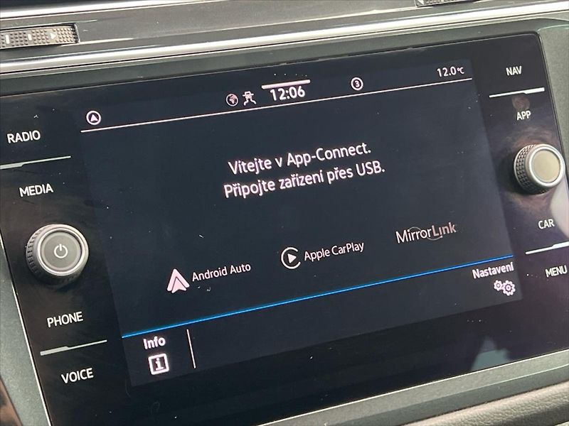 Volkswagen Tiguan 2,0 TDi 110kW 7DSG LIFE - fotka 22 z 27