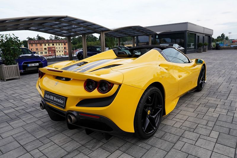 Ferrari F8 Spider/6700km/720 PS - fotka 14 z 51