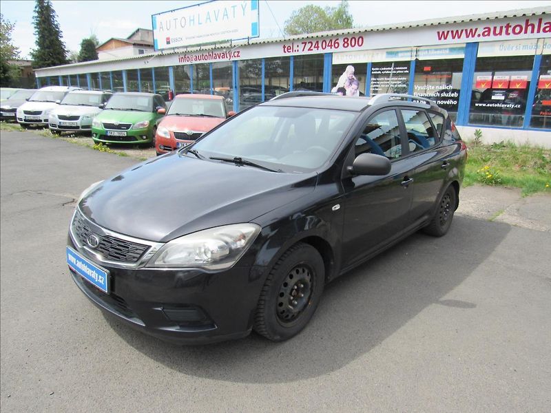 Kia Ceed 1,6 CRDi 66KW Combi - fotka 1 z 25