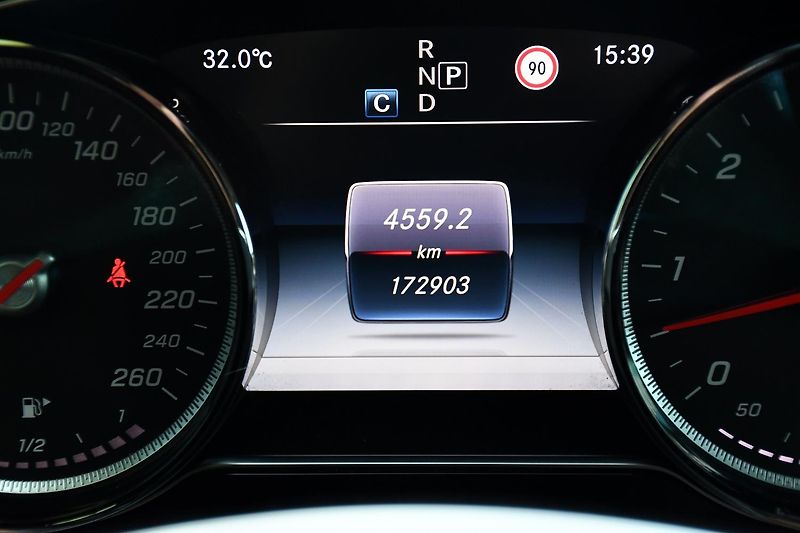 Mercedes-Benz Třídy E 350D AMG K360° HEAD-UP - fotka 30 z 51