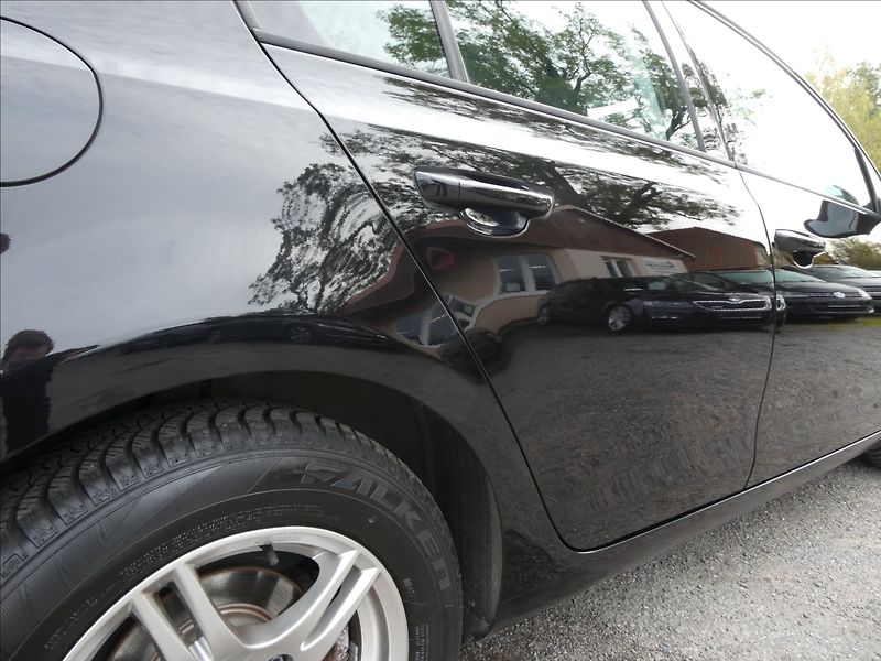 Volkswagen Golf 1,6 TDi 77kW serviska, závěs - fotka 13 z 43
