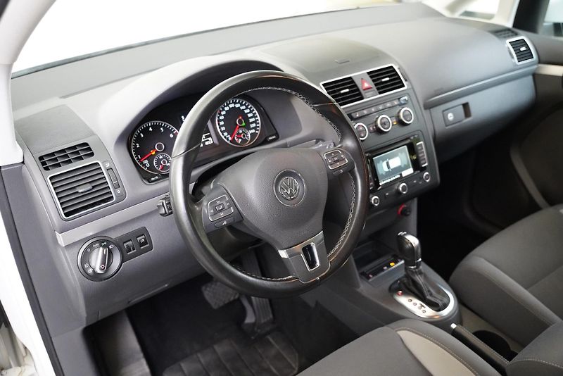 Volkswagen Touran - fotka 14 z 25