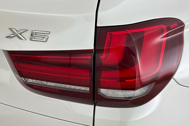 BMW X5 xDrive30d - fotka 5 z 26