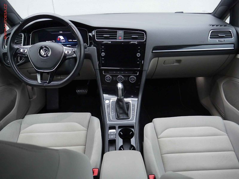 Volkswagen Golf (2018) 1.6TDi, DSG, LED, navi - fotka 8 z 16