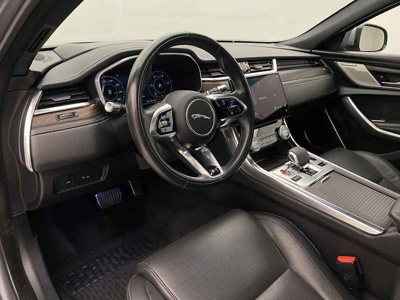 Jaguar XF D200 R-DYNAMIC AWD REZERVACE - fotka 4 z 48