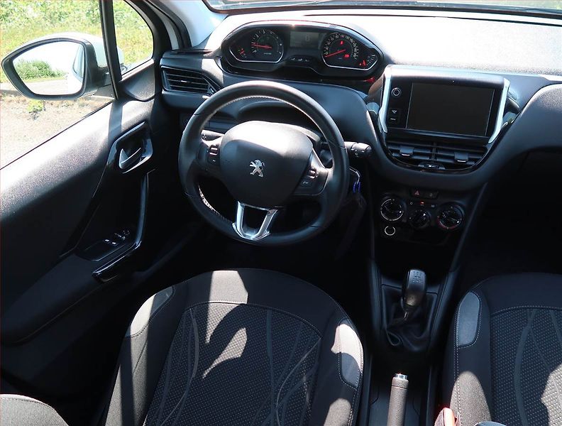 Peugeot 208 (2014) 1.0 VTi, Tempomat - fotka 7 z 15
