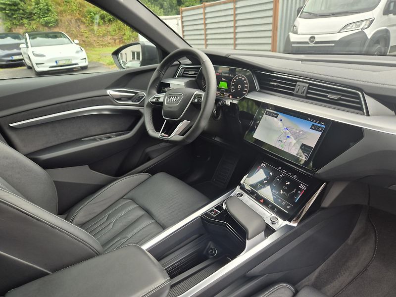 Audi e-tron ZAMLUVENO ! - fotka 36 z 44