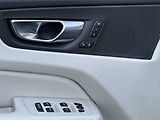 Volvo XC60 PLUS T6 AWD PHEV ACC,BLIS - náhled 17
