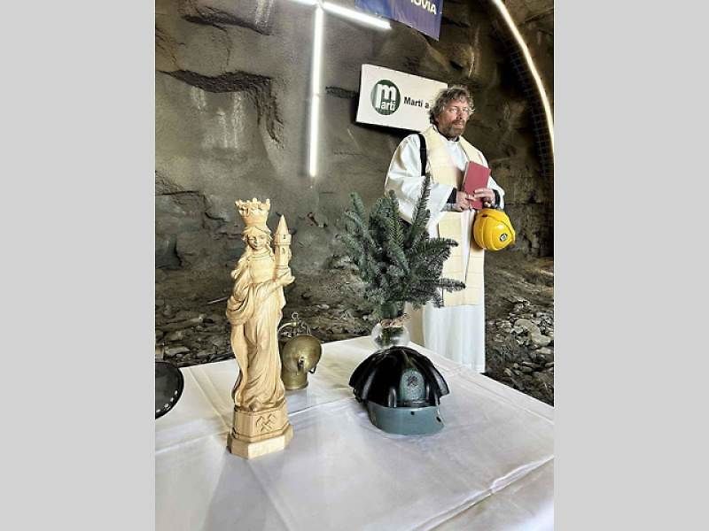 Žehnání svaté Barbory na stavbě tunelu Homole na budoucí dálnici D35 u Vysokého Mýta.