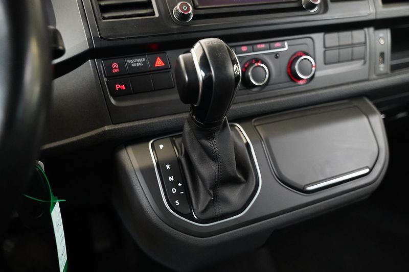 Volkswagen Multivan - fotka 22 z 26