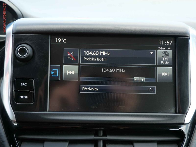 Peugeot 2008 (2016) 1.6 HDi, ČR, GT Line - fotka 16 z 19