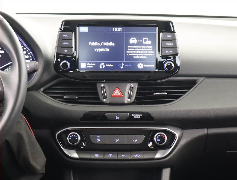 Hyundai i30 (2021) Comfort 1.6 CRDi, Serv.kniha - fotka 12 z 19