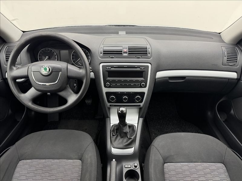 Škoda Octavia 1,6 TDi 77kW KLIMATIZACE SWING - fotka 7 z 24