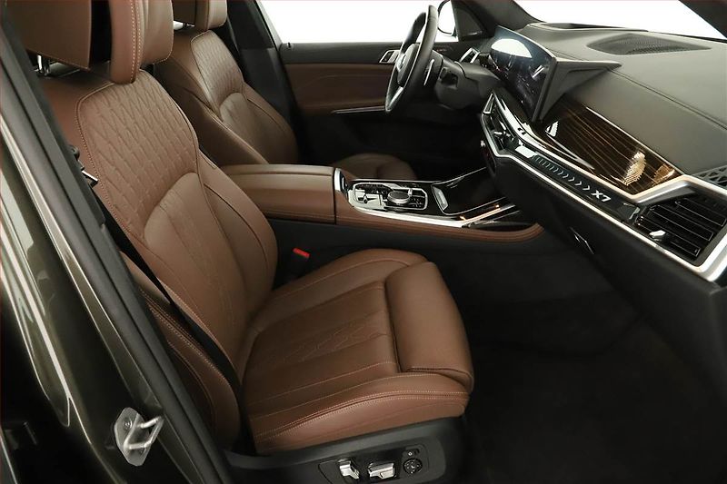 BMW X7 (2025) xDrive40d, Navigace - fotka 19 z 22