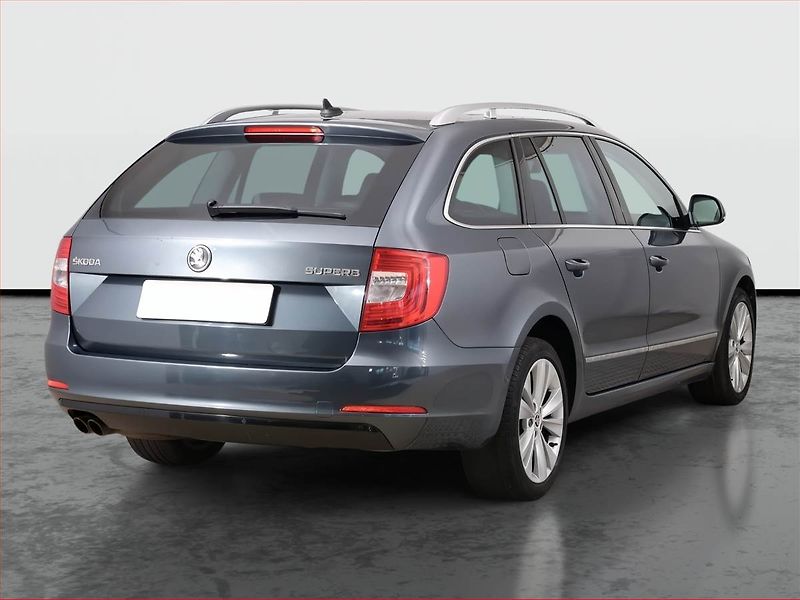 Škoda Superb (2014) 2.0 TDI, Navi, Xenony - fotka 5 z 19