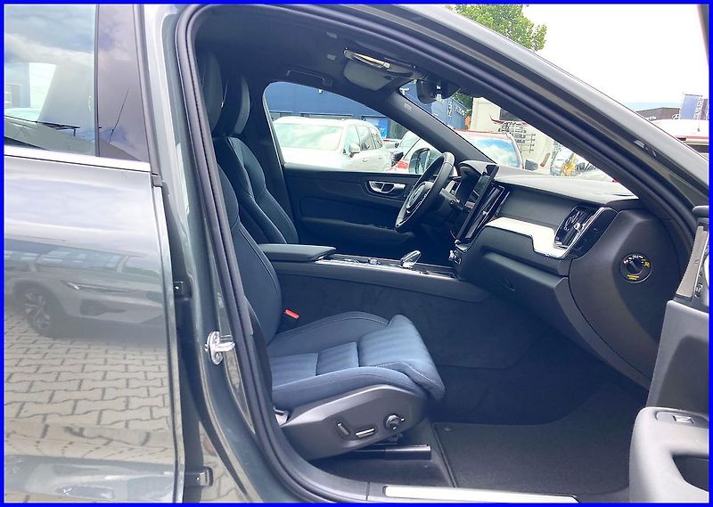 Volvo XC60 (2026) B5 AWD PLUS BR.+4SERVIS/ZÁRUKA - fotka 22 z 43