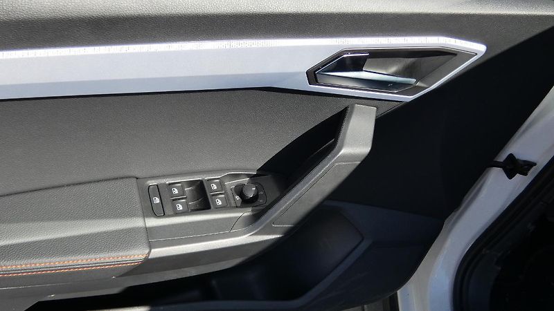 Seat Arona 1,0 TSi 81kW FR - fotka 9 z 23